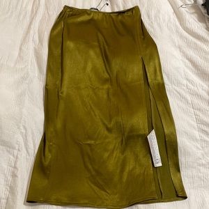 BEAUTIFUL GREEN SATIN SKIRT💚💚